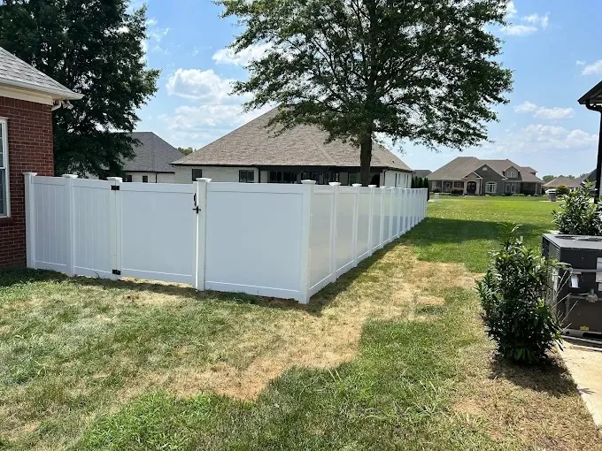 White vinyl privacy fence and gate in Spring Hill, TN